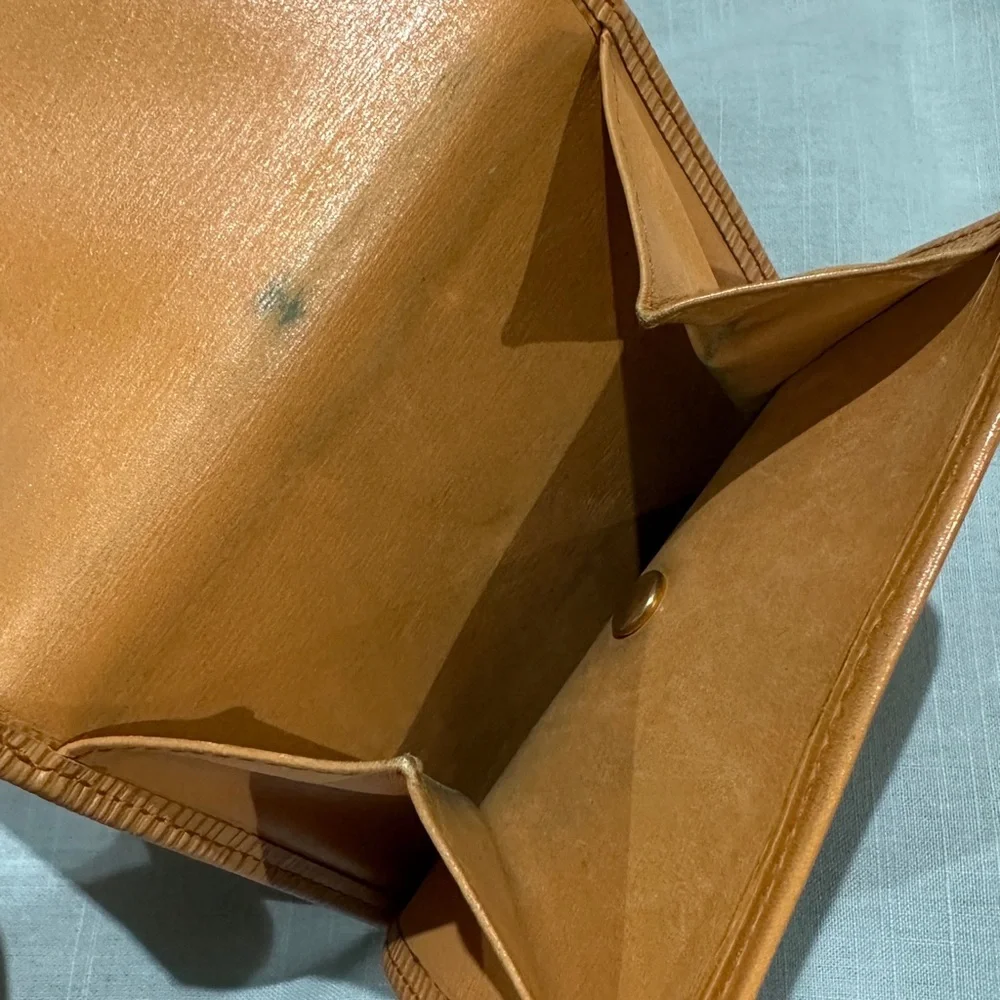 AUTHENTIC Louis Vuitton wallet. Tassel yellow.